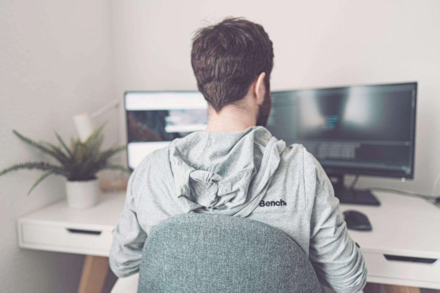 Espace de formation financière moderne avec environnement collaboratif